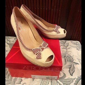 AEROSOLES - BENEFIT Tan Linen Fabric Peep Toe with Bow Heels Size 7.5 NEW